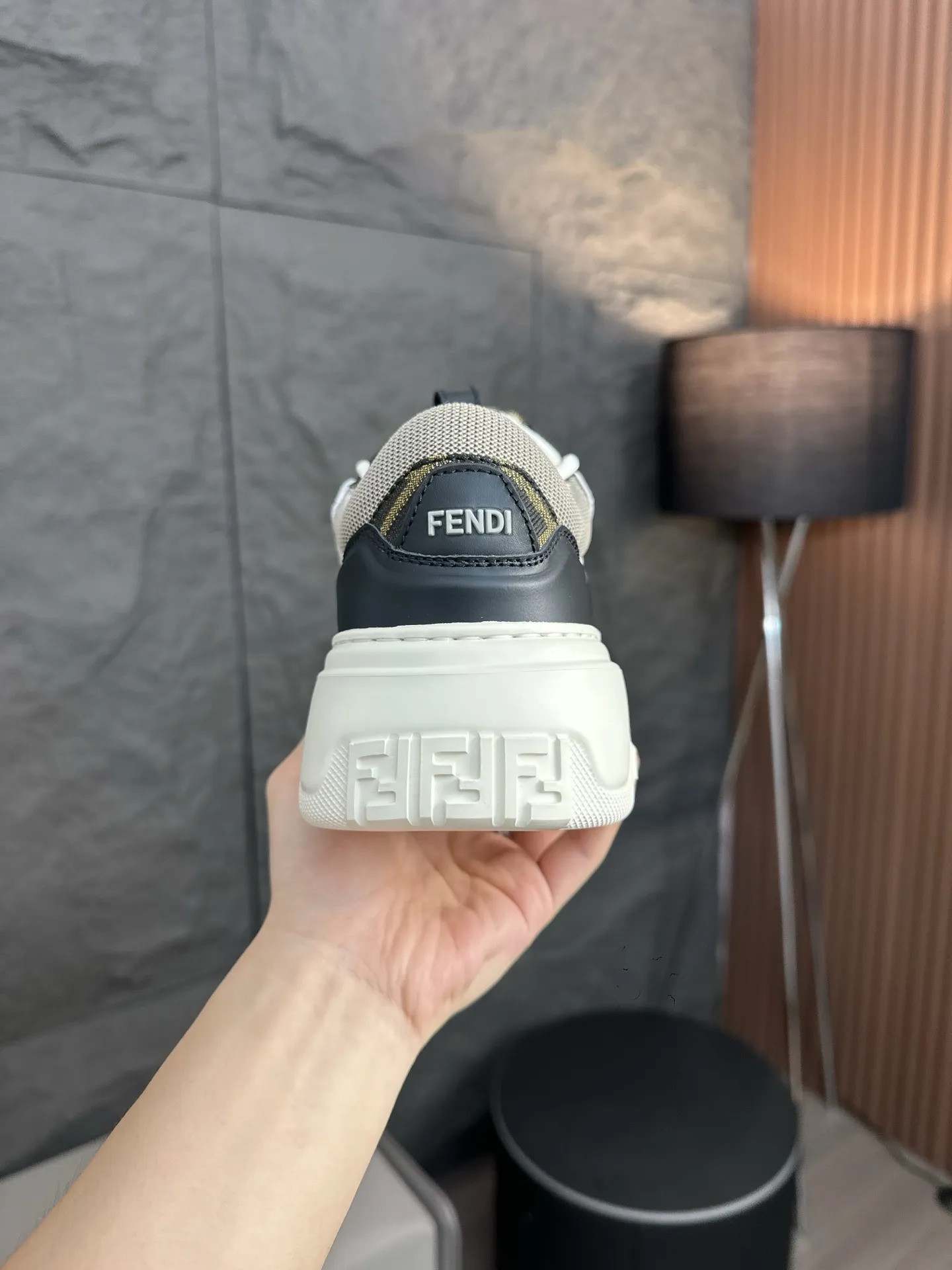 [FENDI] Fendi men's shoes 💰780💰 - High-end quality original casual sports shoes - Upper: Nappa calfskin, pebbled calfskin, tongue and heel; injection molded brand logo plastic module - Lining: brand canvas - Outsole: ultra-light T men's shoes 💰R foam rubber; molded outsole - Super high quality control, fine workmanship: highlighted (high-end, luxury, grade) -Size :39-44 (38, 45, can be customized)